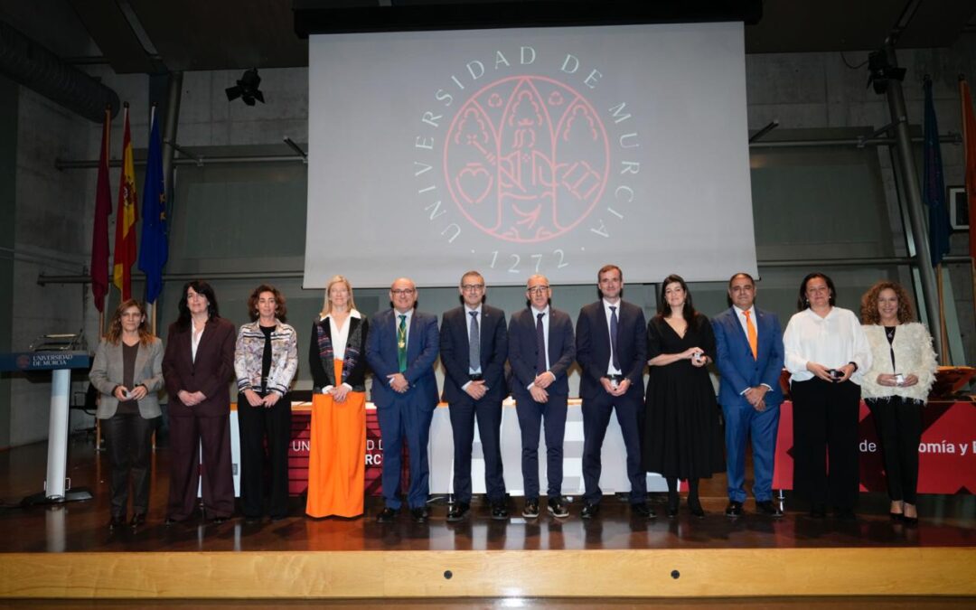 PEDRO JESÚS CUESTAS DÍAZ TOMA POSESIÓN COMO DECANO DE LA FACULTAD DE ECONOMÍA Y EMPRESA DE LA UNIVERSIDAD DE MURCIA 